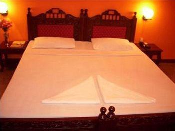Hotel Charring Cross Udagamandalam Exterior foto