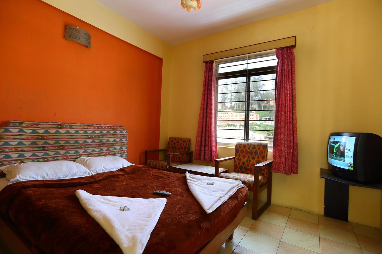 Hotel Charring Cross Udagamandalam Exterior foto